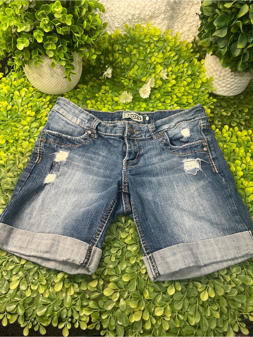 Roxy Women’s Distressed Rolled Hem Denim Shorts Size 7